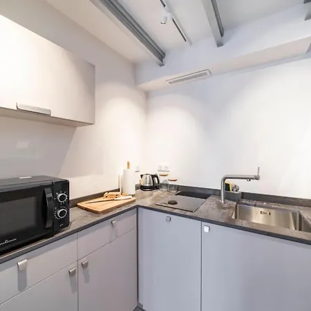 Wdf Duplex 2 Bedrooms Ideally Located ! 公寓