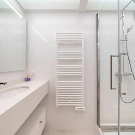 Wdf Duplex 2 Bedrooms Ideally Located ! 戛纳